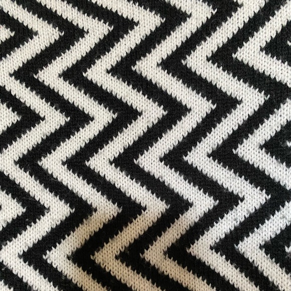 BB Dakota, Black and White Zig Zag Sweater, Twin Peaks, Size Small - Picture 5 of 8